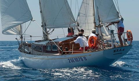 NauticaReport's tweet photo. #Ella, 1960. #yawlMarconi #SparkmanStephens #Sangermani https://t.co/sGXGx09VPh https://t.co/IHp6ia7PQX
