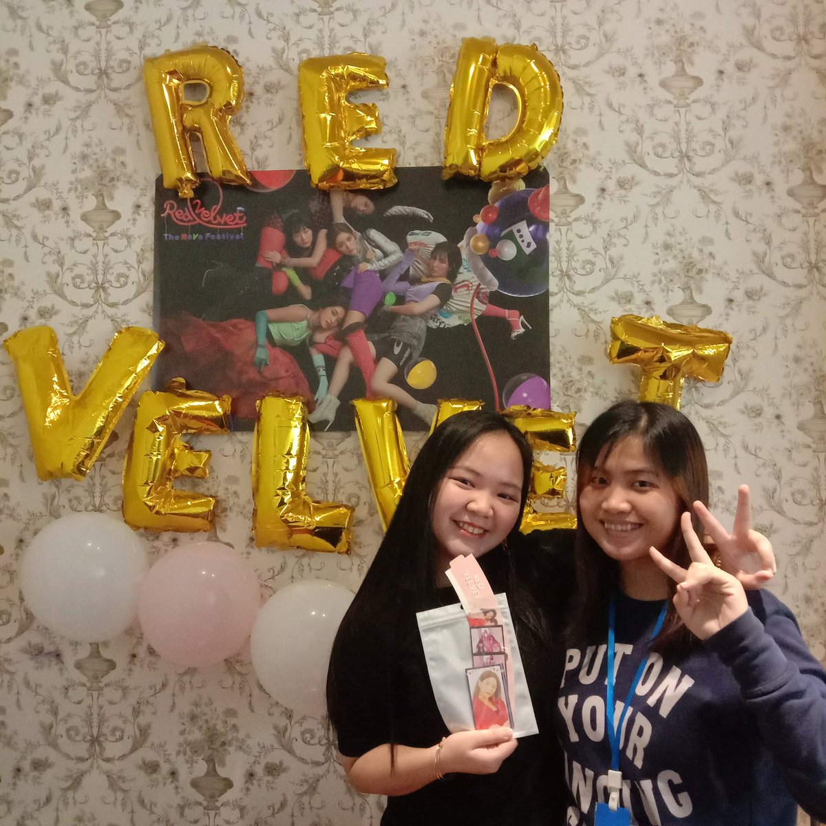 peachys0ull's tweet photo. first rv event!! >< would've stay there for some time but sis was rushing and guess who i met!!
@KKLuvies thank you for organizing 🙈🌼
#CauseItsYouRV ❤❤ https://t.co/6cNX0q24xM