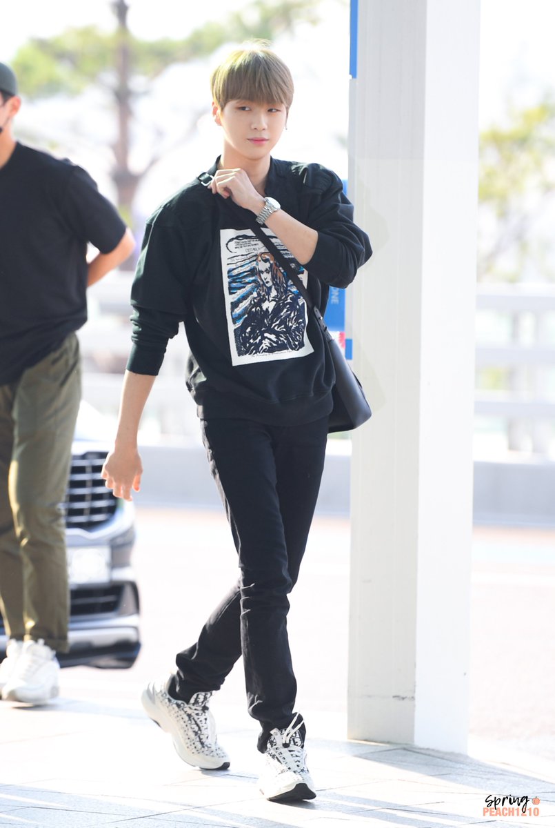 springpeach1210's tweet photo. @danielk_konnect [HD] 190814 인천공항출국
모델 🥰👍🏻
#강다니엘 #KANGDANIEL 
#姜丹尼尔 #カンダニエル https://t.co/bUCqDoKT2S