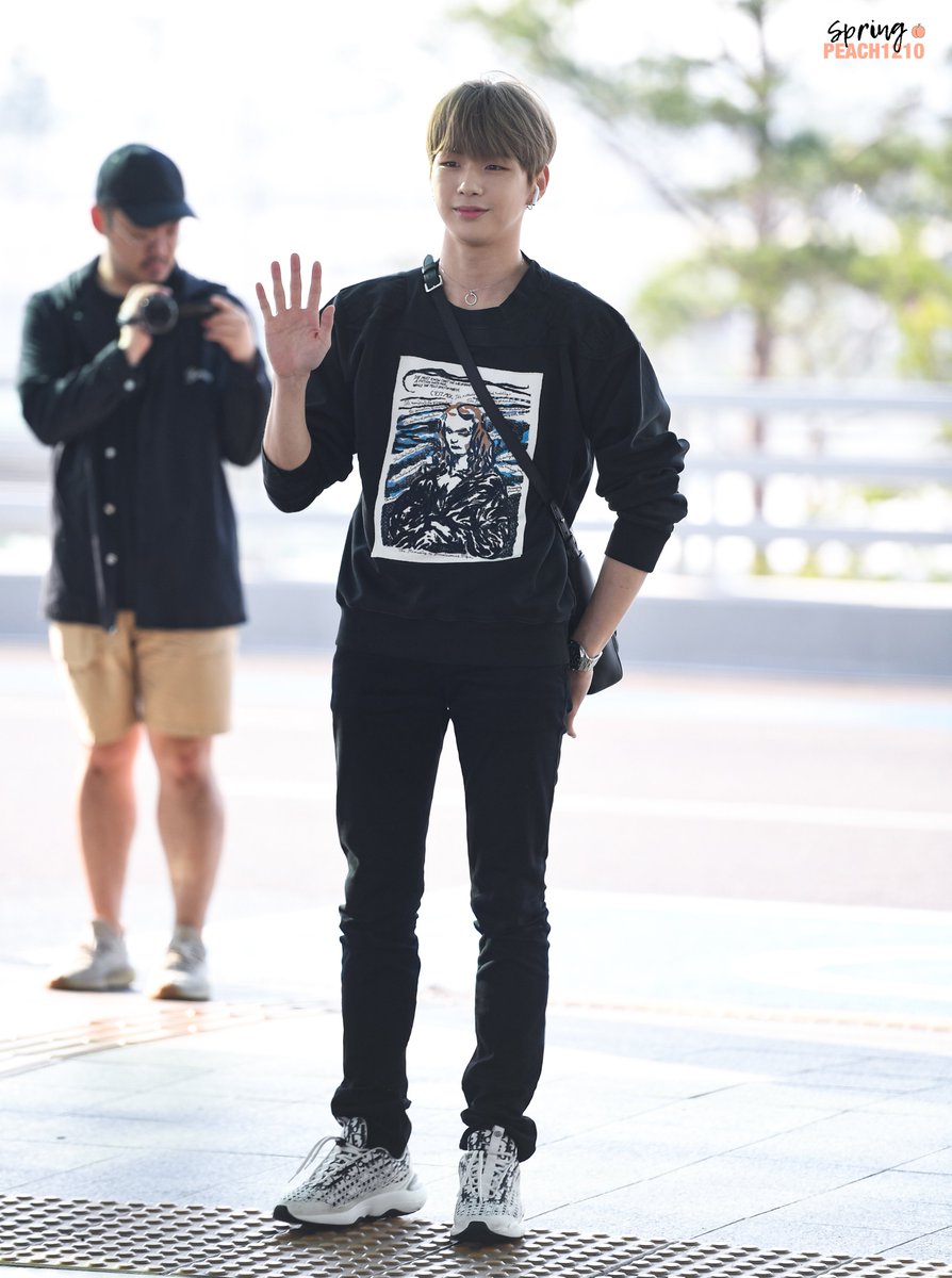 springpeach1210's tweet photo. @danielk_konnect [HD] 190814 인천공항출국
모델 🥰👍🏻
#강다니엘 #KANGDANIEL 
#姜丹尼尔 #カンダニエル https://t.co/bUCqDoKT2S