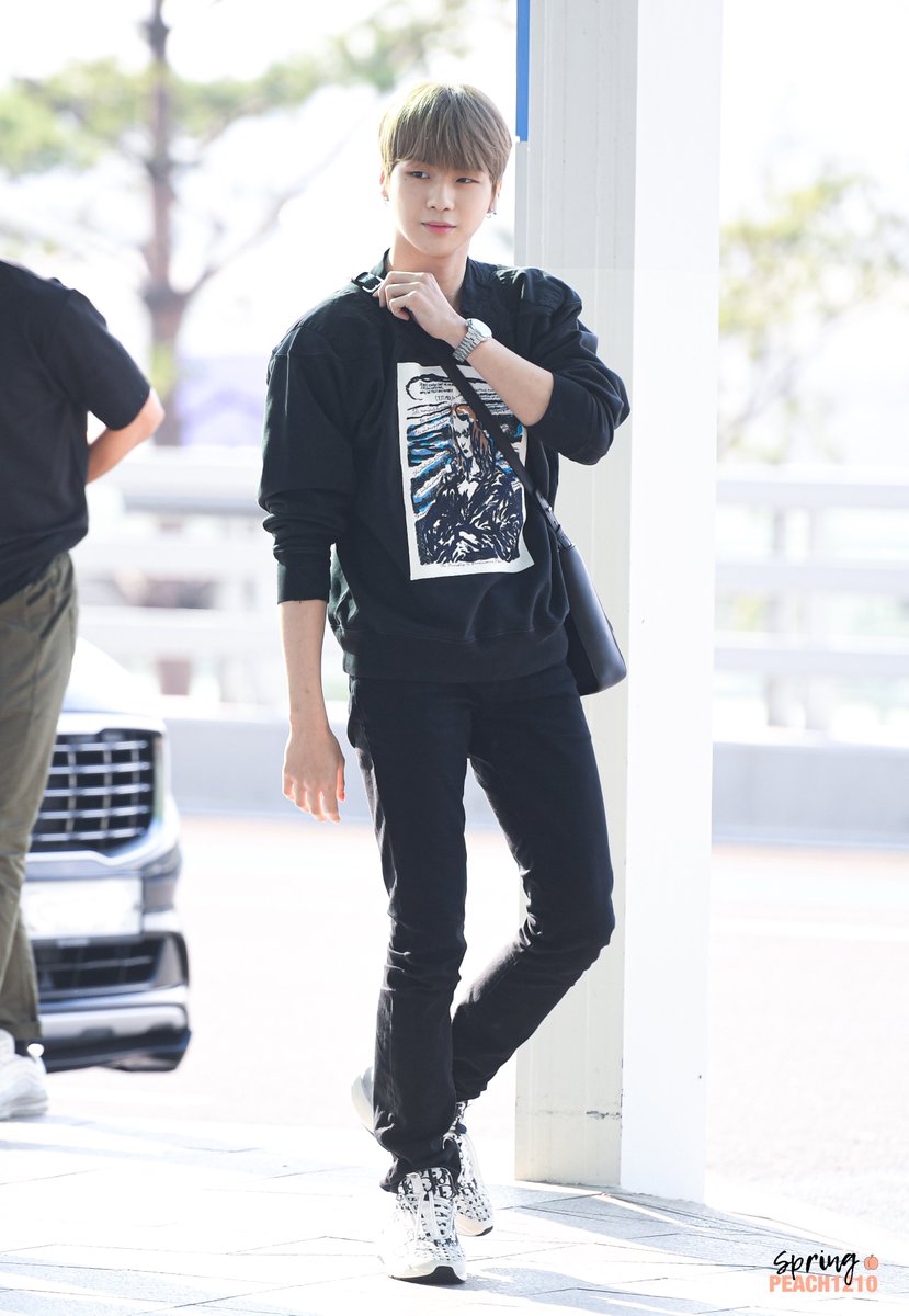 springpeach1210's tweet photo. @danielk_konnect [HD] 190814 인천공항출국
모델 🥰👍🏻
#강다니엘 #KANGDANIEL 
#姜丹尼尔 #カンダニエル https://t.co/bUCqDoKT2S