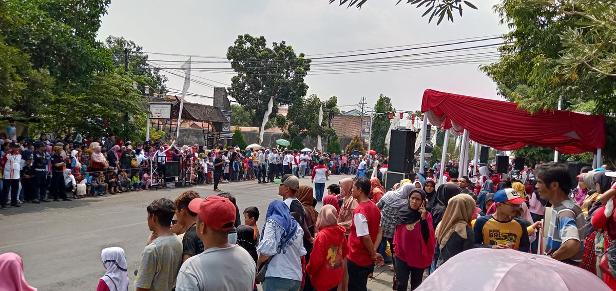 DPPKB2's tweet photo. Semangat mengikuti karnaval mobil hias dalam Rangka HUT RI Ke 74......@DPPKB......#HUTPurwakarta https://t.co/j7ti6DpcaK