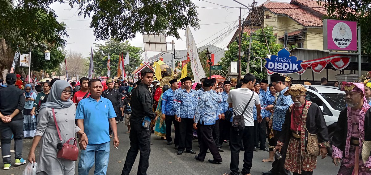 DPPKB2's tweet photo. Semangat mengikuti karnaval mobil hias dalam Rangka HUT RI Ke 74......@DPPKB......#HUTPurwakarta https://t.co/j7ti6DpcaK
