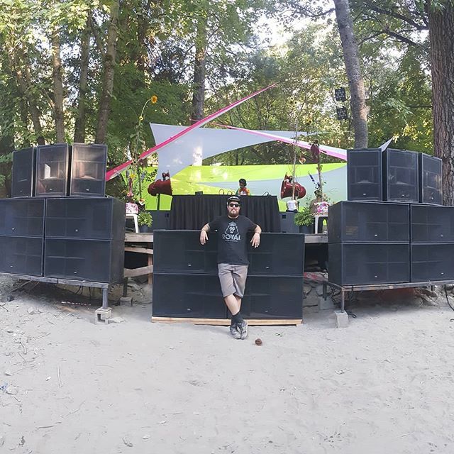 VoidAcoustics's tweet photo. This how we roll!
Repost @royalsoundandlighting
#oldvriff on the @voidacoustics at #beldentown #beachstage for the #sts9 #wavespell2019 #festival in #norcal #voidcomp #audiophile #FestivalSound #djsetup #djs https://t.co/4lX6QPgIgP https://t.co/IpudUwQ5uO