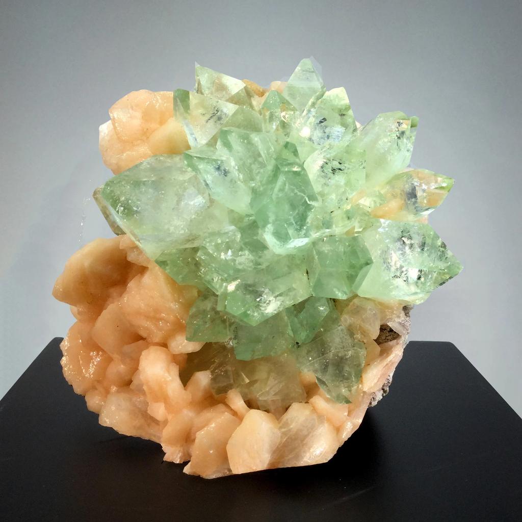 MineralSuperb's tweet photo. SUPER ATTRACTIVE GREEN APOPHYLLITE FLOWER ON STILBITE
Green #Apophyllite can assist in the “letting go” of issues that no longer serve and allow the act of forgiveness and #healing. .
#STILBITE are soft and delicate #crystals resonates with the vibration of Universal #Love.
#gems https://t.co/bDbrf8ayP1