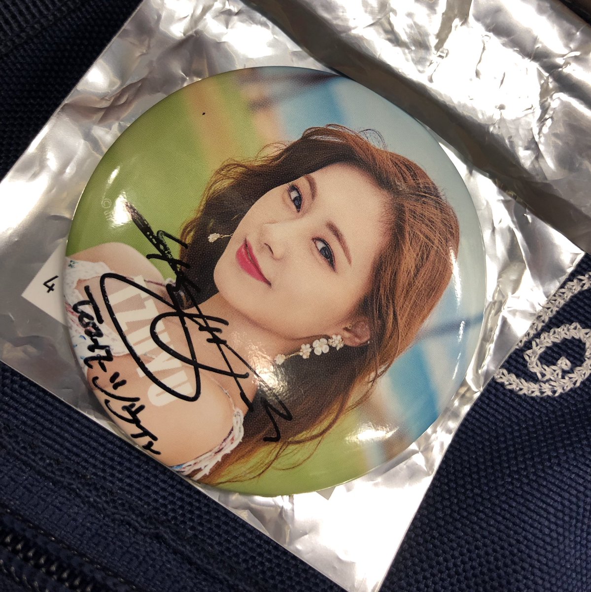 石見銀山 【最終値下げ】TWICE ツウィ 直筆サイン缶バッジ - 通販