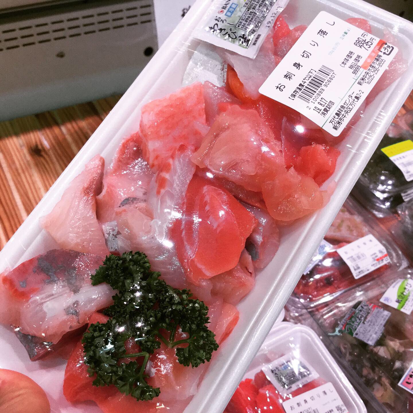 ট ইট র 万代島鮮魚センター 公式 2 12 2 14新潟うんめぇ土産箱販売予約受付します 毎日ある訳じゃないけど これを狙っている人も多い人気商品 お刺身切り落し これで作ると とてつもなく簡単に だけど贅沢な海鮮丼が完成 毎日ある訳じゃないからこそ ট ইট র 万代島鮮魚センター 公式 2 12 2 14新潟うんめぇ土産箱販売予約受付します 毎日ある訳じゃないけど これを狙っている人も多い人気商品 お刺身切り落し これで作ると とてつもなく簡単に だけど贅沢な海鮮丼が完成 毎日ある訳じゃないからこそ