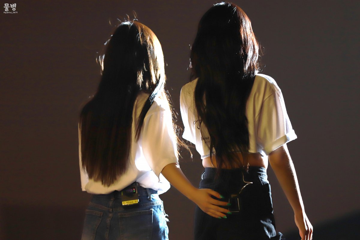 Aquarius_0619's tweet photo. 190727-28 4season F/W concert in 대구
휘휘 정말 귀여워요
그 손....🤫
#마마무 #mamamoo #김용선
#mamamooconcert #solar #솔라
#WheeIn #휘인 #angel_line
@RBW_MAMAMOO https://t.co/wF4JJhMXM5