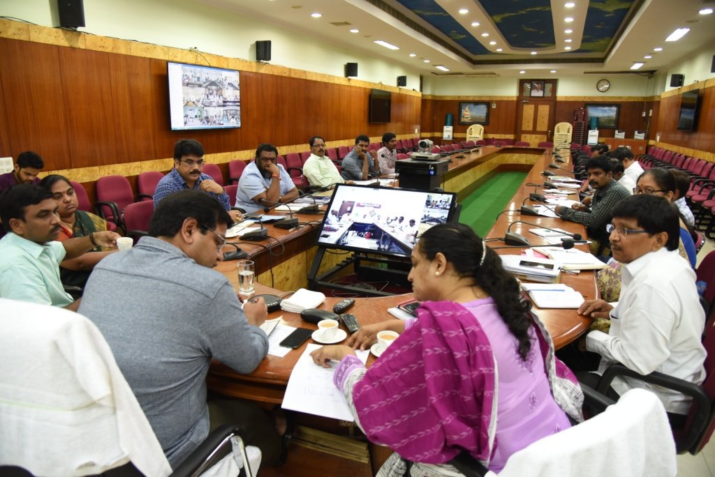 గ్రామ సచివాలయం ఉద్యోగాల పరీక్షలకు జిల్లాలో ఏర్పాట్లు చేయాలనీ జిల్లా కలెక్టర్లను పంచాయతి రాజ్ ముఖ్య కార్యదర్శి గోపాలకృష్ణ ద్వివేది ఆదేశించారు