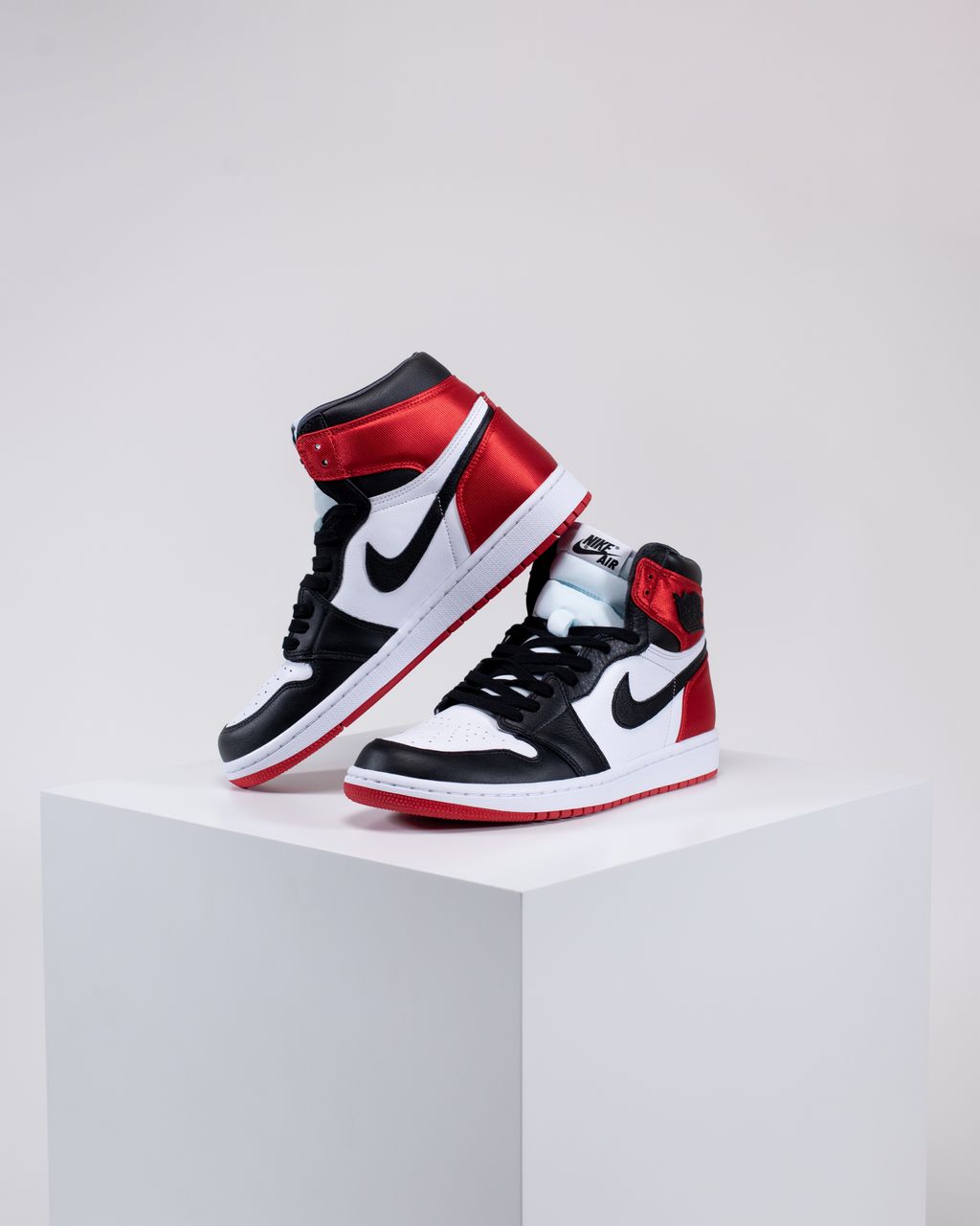 jordan 1 satin black toe foot locker