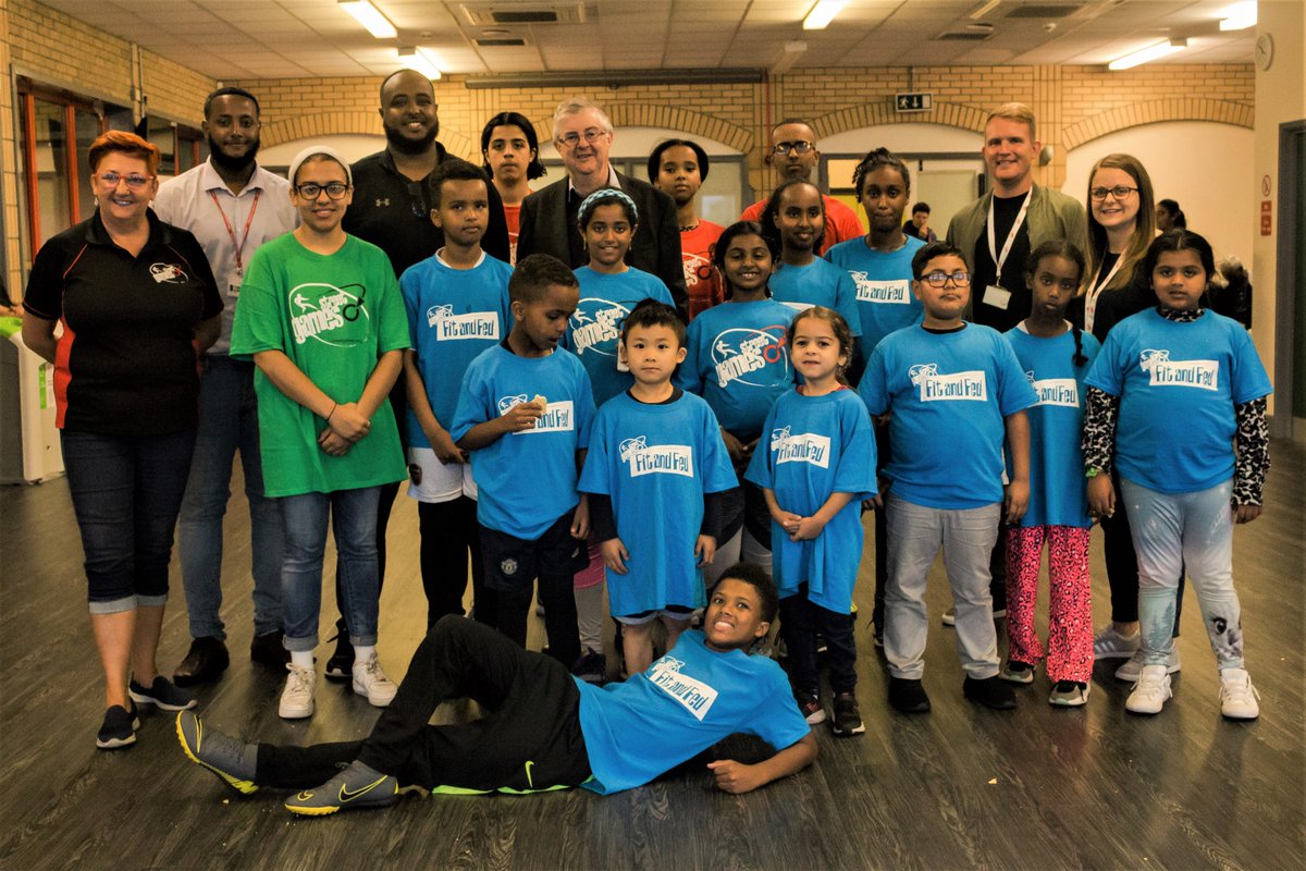 Delighted to welcome Mark Drakeford, First Minister of Wales, to meet young people taking part in #FitandFed at @ChannelViewLeis yesterday. A project led in #Grangetown by @StreetGameWales & @Grange_Pavilion Youth Forum, supported by @CommunityGtwy, @wales_golf & @CricketWales
