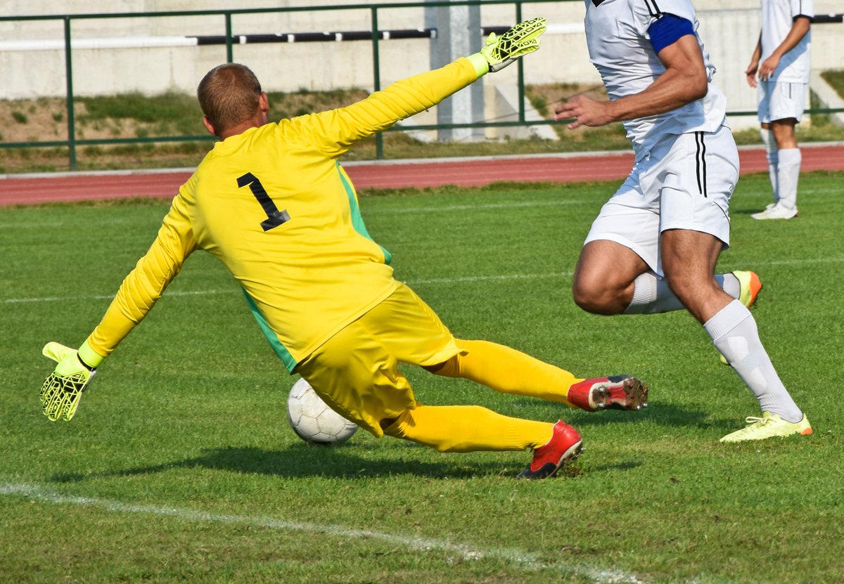 3G Pitch available to book, floodlit with changing rooms. Book here: 
bookings.schoollettings.org/london-wandswo…  #3G #Football #FA #Futsal