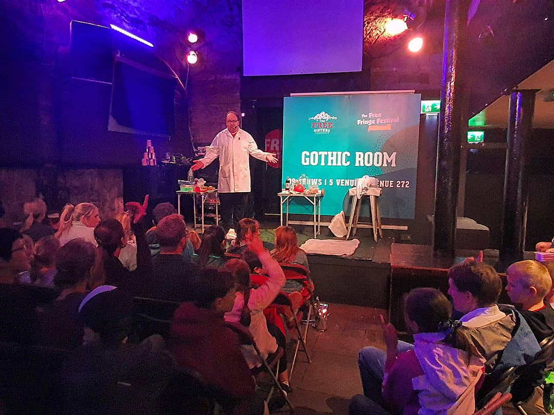 👏🏻Another FULL SHOW for <a href="/MrBlueJumper/">Donal Vaughan</a>'s Science Magic! If you missed his first show, hes on again at 1.15pm! 🥼🧪

 #kidsfringe #freefringe #edfringe #3sistersbar #edinburghfestival