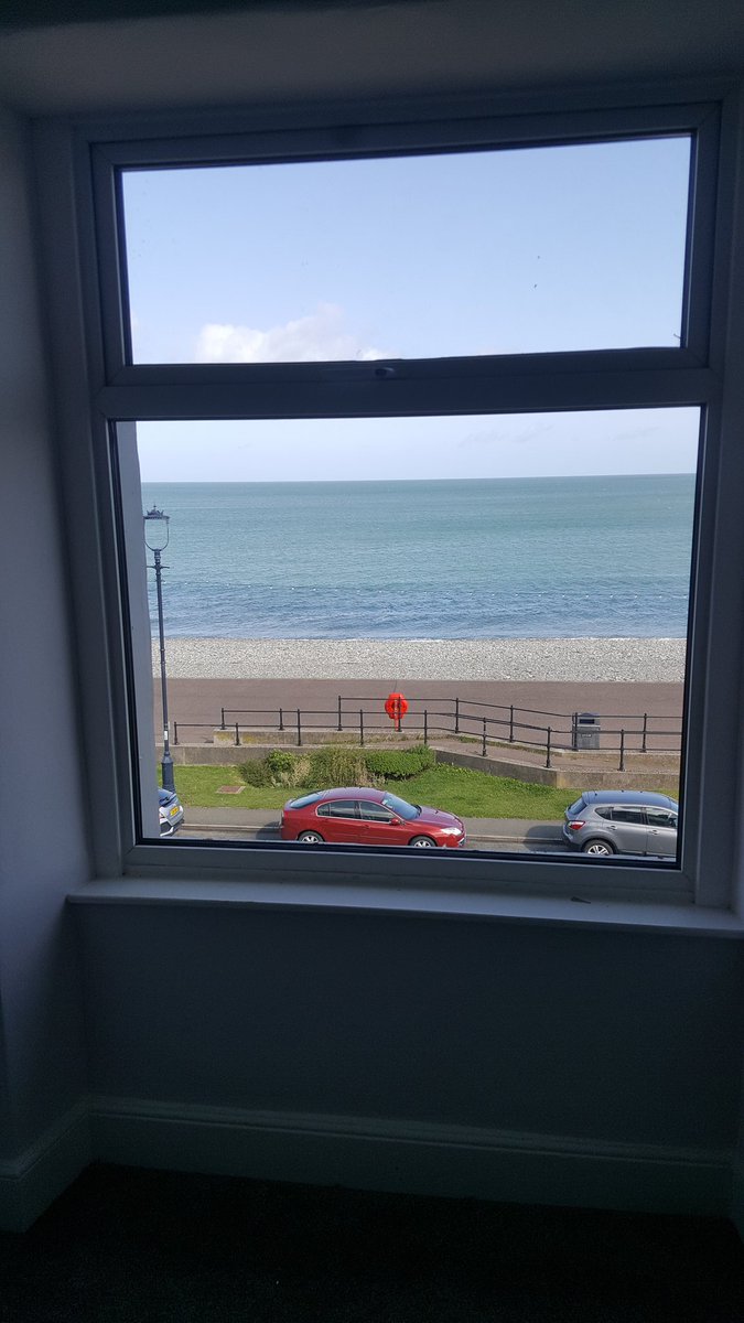 AltraGlass's tweet photo. Before & After of today's job. Replacing misted up double glazing.😁👍 #cloudywindows #mistedglass #steamedupglass #doubleglazing #Llandudno https://t.co/rZbKkLvioO