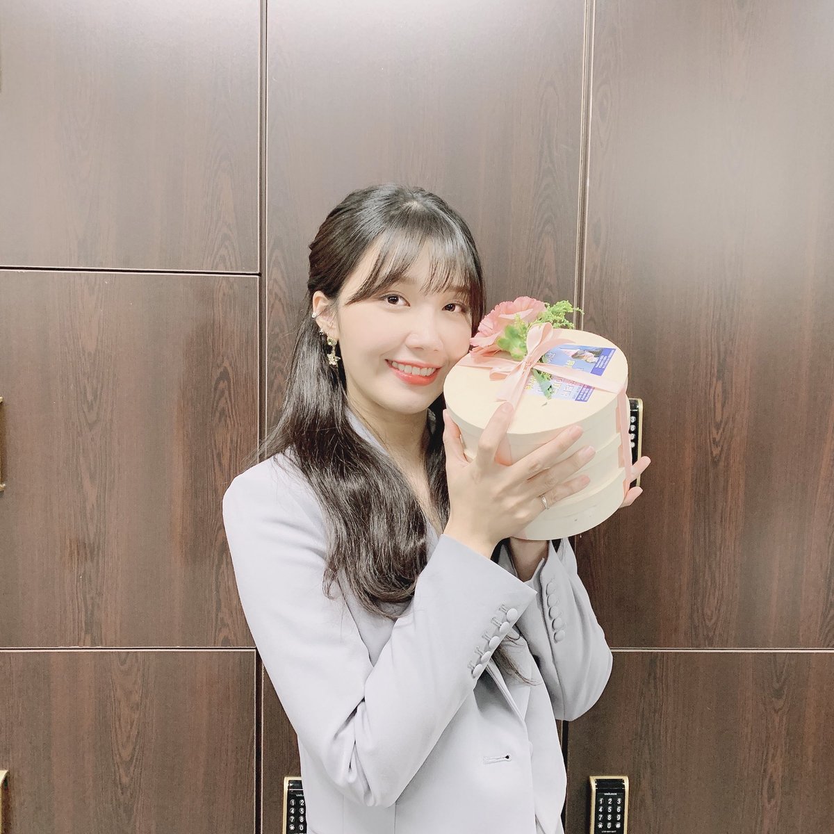 Apink_2011's tweet photo. [#정은지] 서울에 이어 부산까지 믕지의 색깔로 가득 채운 여름아이 부산 콘서트!🏖부산도 함께해주셔서 감사합니다😍감동적인 생일 축하🎉도 잊을 수 없는 추억이 되었어요!😂💕앞으로도 은지와 함께해 주실거죠?🙌 은지와 오래오래 같이걸어요🐼❤️💙💚

#Apink #여름아이_정은지
#은지의_선물_PANDA https://t.co/K5BetPx9FP