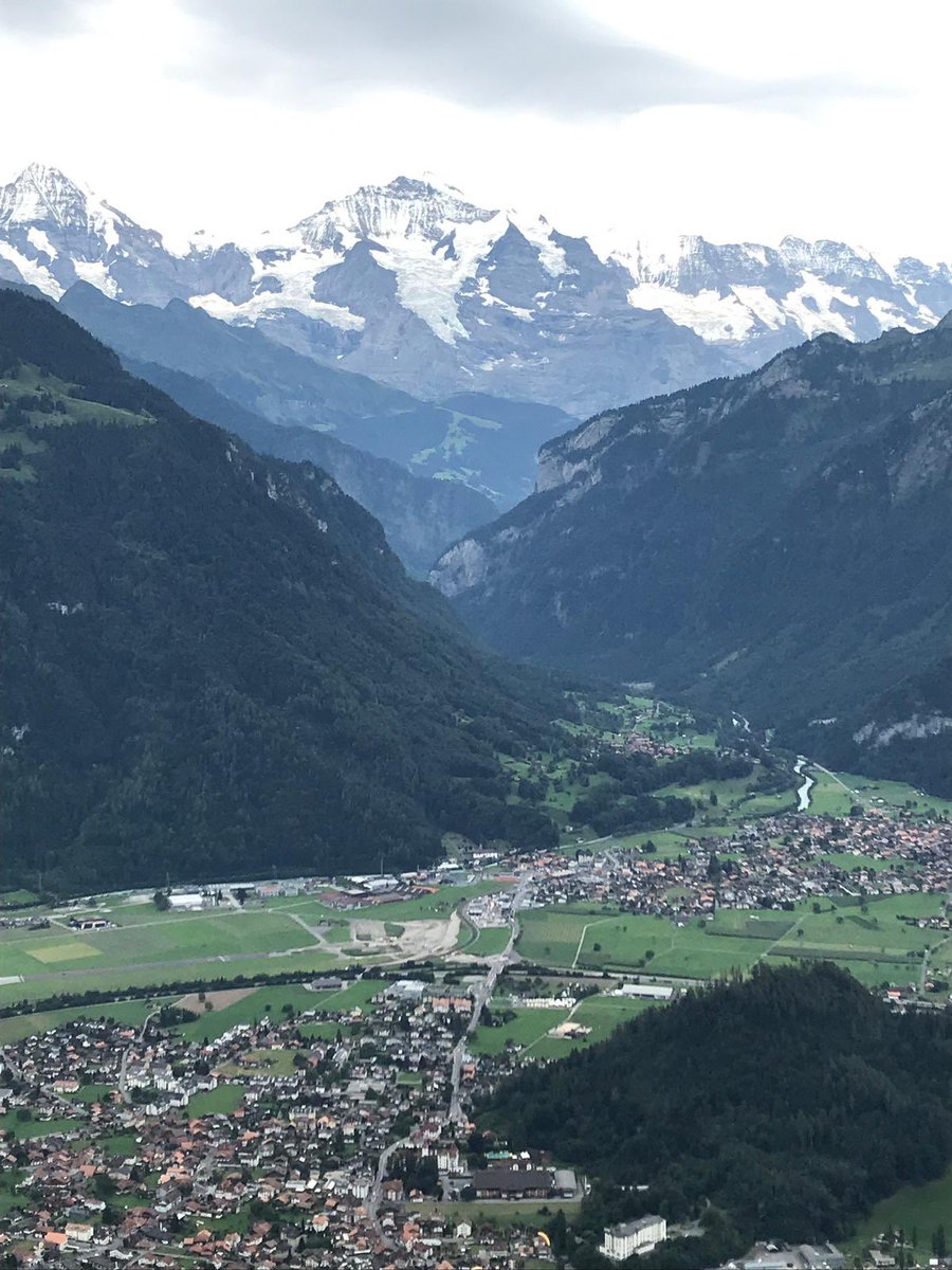 EvaHeviaGroup's tweet photo. After seeing so many cool pics during #icbic2019 @ParadisiResLab and me had to come to see #Interlaken by ourselves #lovingSwitzerland https://t.co/rWYuVIaQUt