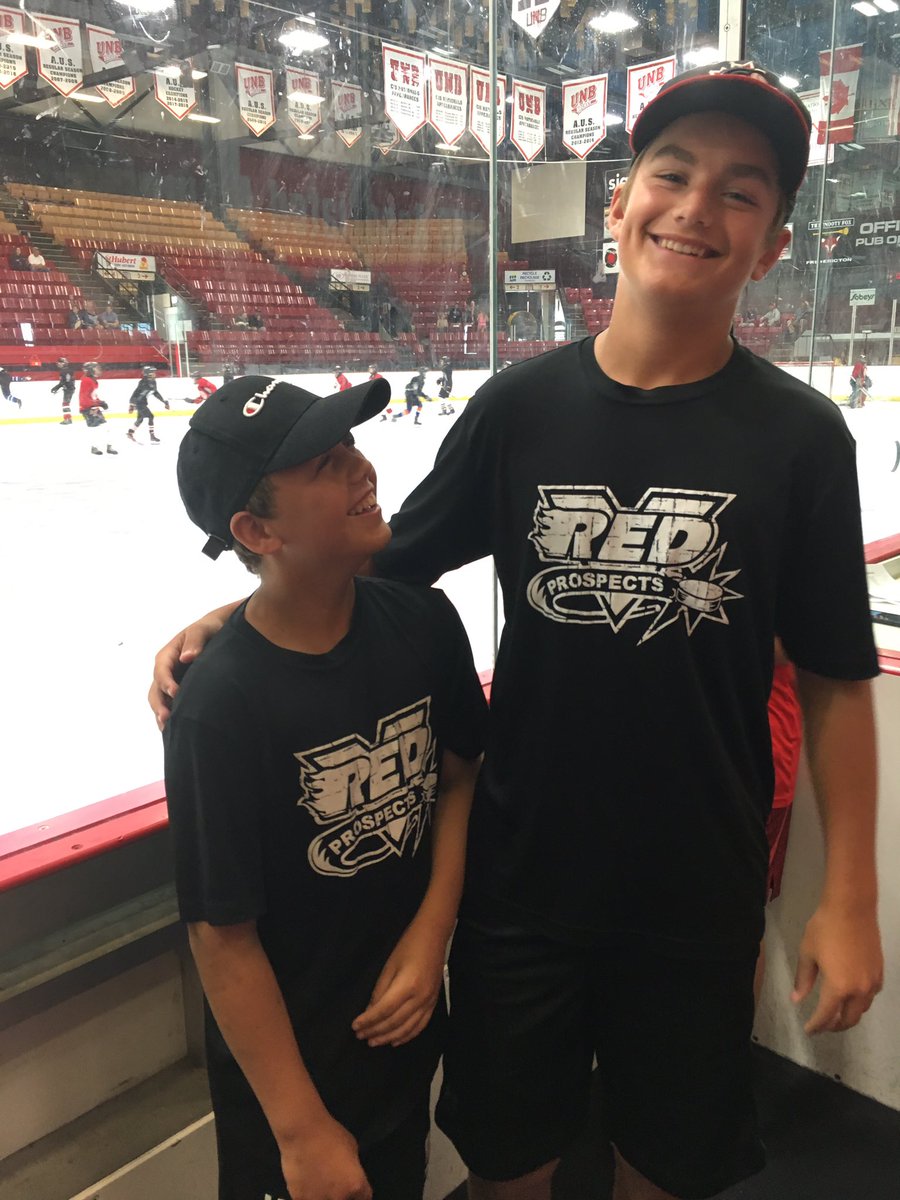 When your linemate has a growth spurt over the summer.... 😂 <a href="/vredprospects/">Prospects Hockey</a> #advancedcamp #boysreunited