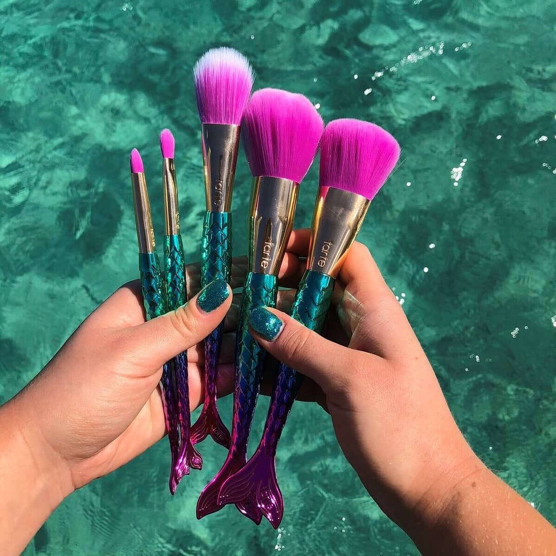 classymakeup_'s tweet photo. 🦄READYSTOCK🦄

💎 Tarte Minutes to Mermaid Brush Set
💎 From Tarte Cosmetics
💎 Price : RM139 
[Before was RM205]

DM 📩 to purchase!

#makeuporiginal #tarteoriginalmurah #makeupmurah https://t.co/MjmrBTMoe5