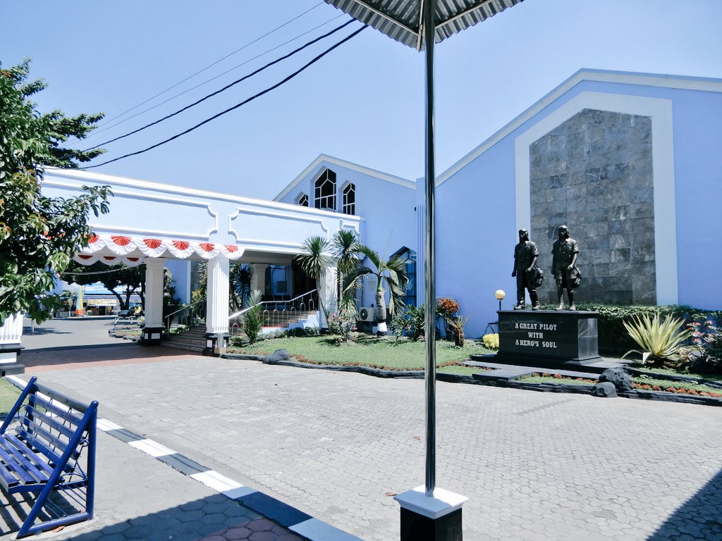 戦闘機触り放題のインドネシア空軍博物館 Worldtravelog 海外生活 旅行日記