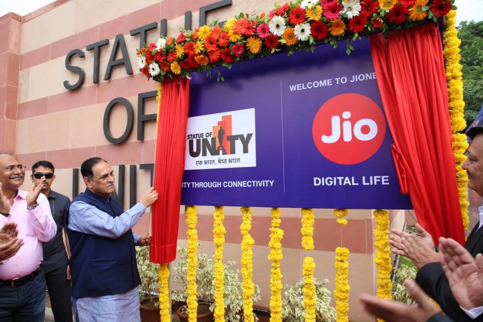 CMOGuj's tweet photo. Gujarat CM Shri @vijayrupanibjp today launched the high speed public free Wi-Fi service in association with @reliancejio at #StatueOfUnity https://t.co/5iy3dyD6EI