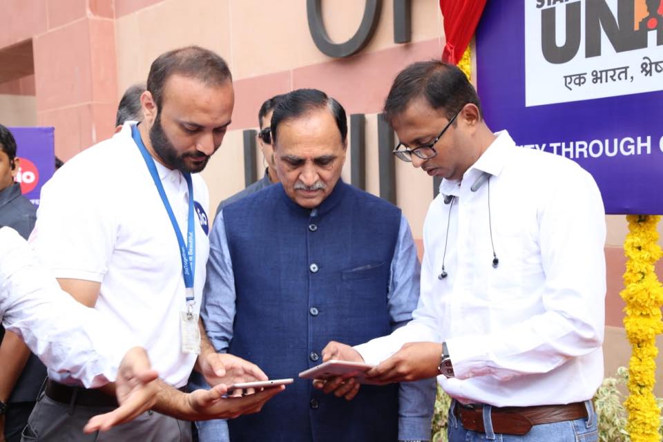CMOGuj's tweet photo. Gujarat CM Shri @vijayrupanibjp today launched the high speed public free Wi-Fi service in association with @reliancejio at #StatueOfUnity https://t.co/5iy3dyD6EI