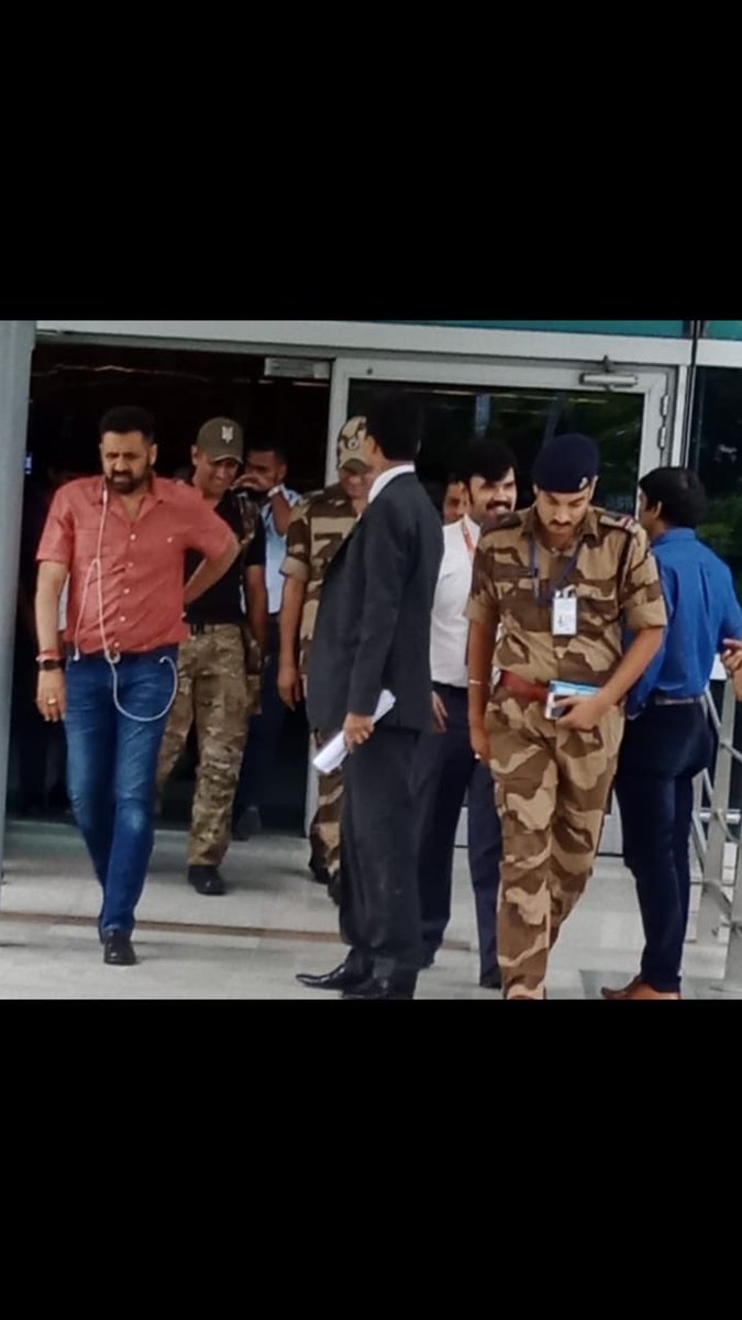 malhotravineet7's tweet photo. M. S. Dhoni on his arrival yesterday at Delhi Airport after serving his stint with the Indian Army in J&amp;K.
#MSDhoni #Dhoni #Thala https://t.co/vrRLA5r4L4