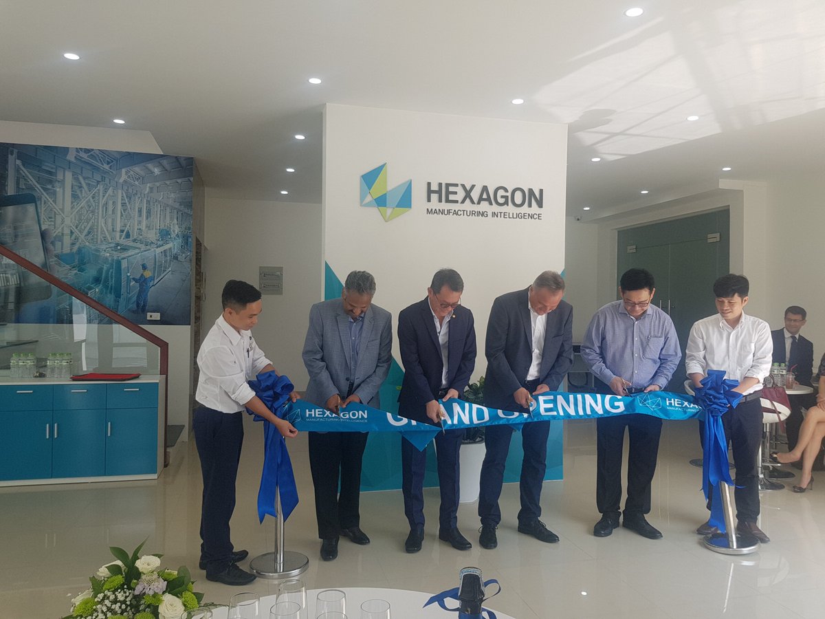 NorbertHanke's tweet image. Another Grand Opening! Our Hanoi office in Vietnam. Well done to all involved and best of luck to all the @HexagonMI team. #Makeitsmarter