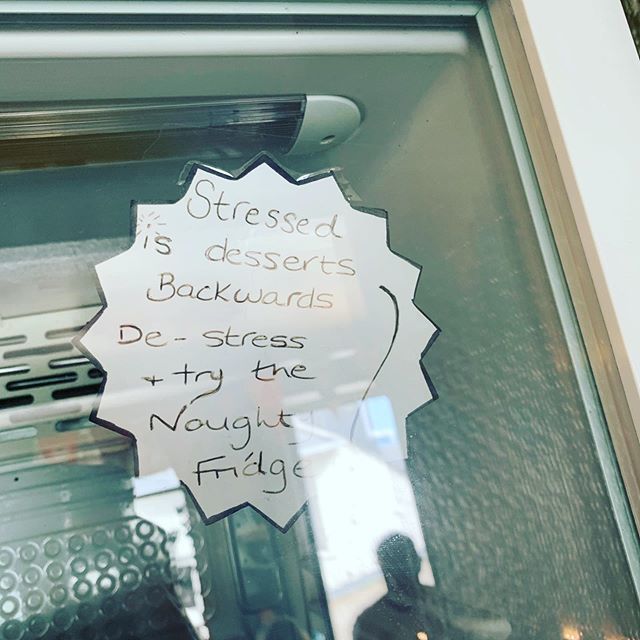largebue's tweet photo. #desserts #destress #looe #daisyscafe https://t.co/9WEUQhMXif https://t.co/fRx8ukmJgx