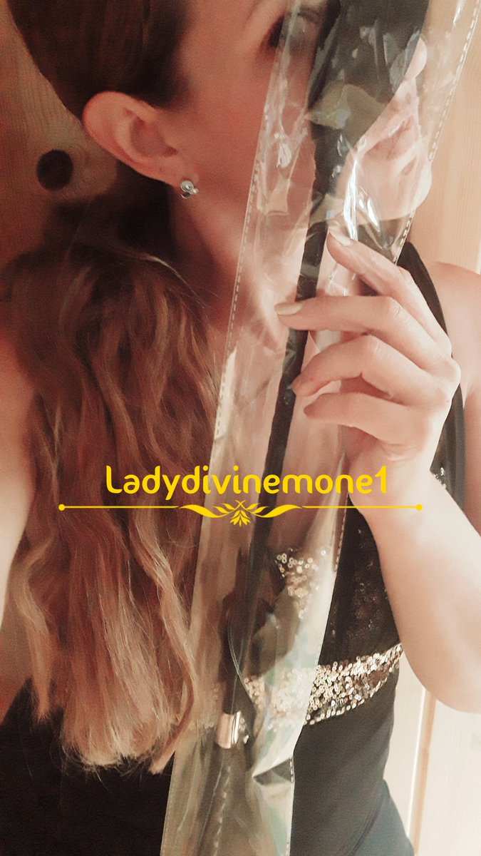 LadyDivineMone1's tweet photo. Der Postbote hat soeben ein neues Spielzeug für Euch #Loser gebracht 😈 #dominatrix #finaldomination #moneydom #moneyslave #moneymistress #findom #findomaddict #geldherrin #geldsklave #zahlsklave #goddess https://t.co/9BzdXQWHur
