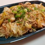 茹でるだけじゃない!？焼いてもうまい「ネギ塩レモン豚そうめん」の作り方!