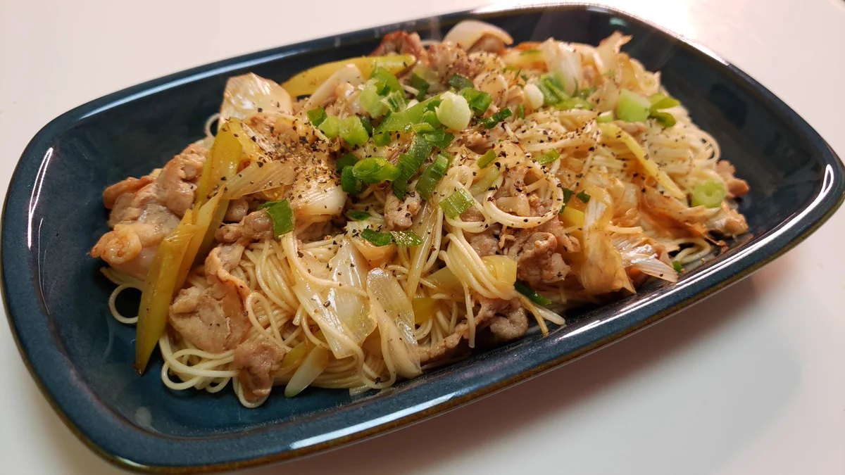 茹でるだけじゃない！？焼いてもうまい「ネギ塩レモン豚そうめん」の作り方！