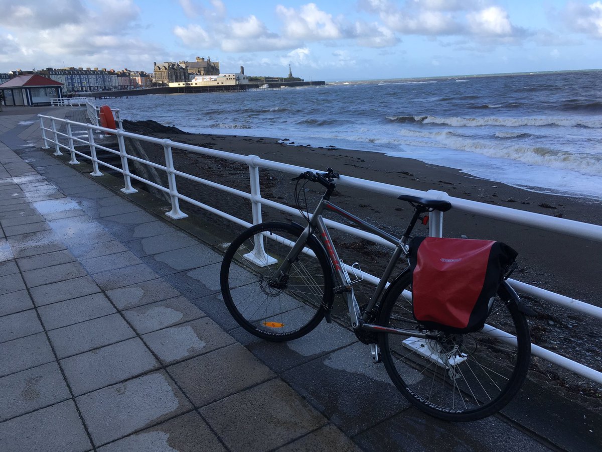 A sunny windy Aberystwyth prom for this morning’s bike hire drop off 🚲🏴󠁧󠁢󠁷󠁬󠁳󠁿  <a href="/AberystwythWe/">WeLoveAberystwyth</a> <a href="/visitceredigion/">Discover Ceredigion</a>