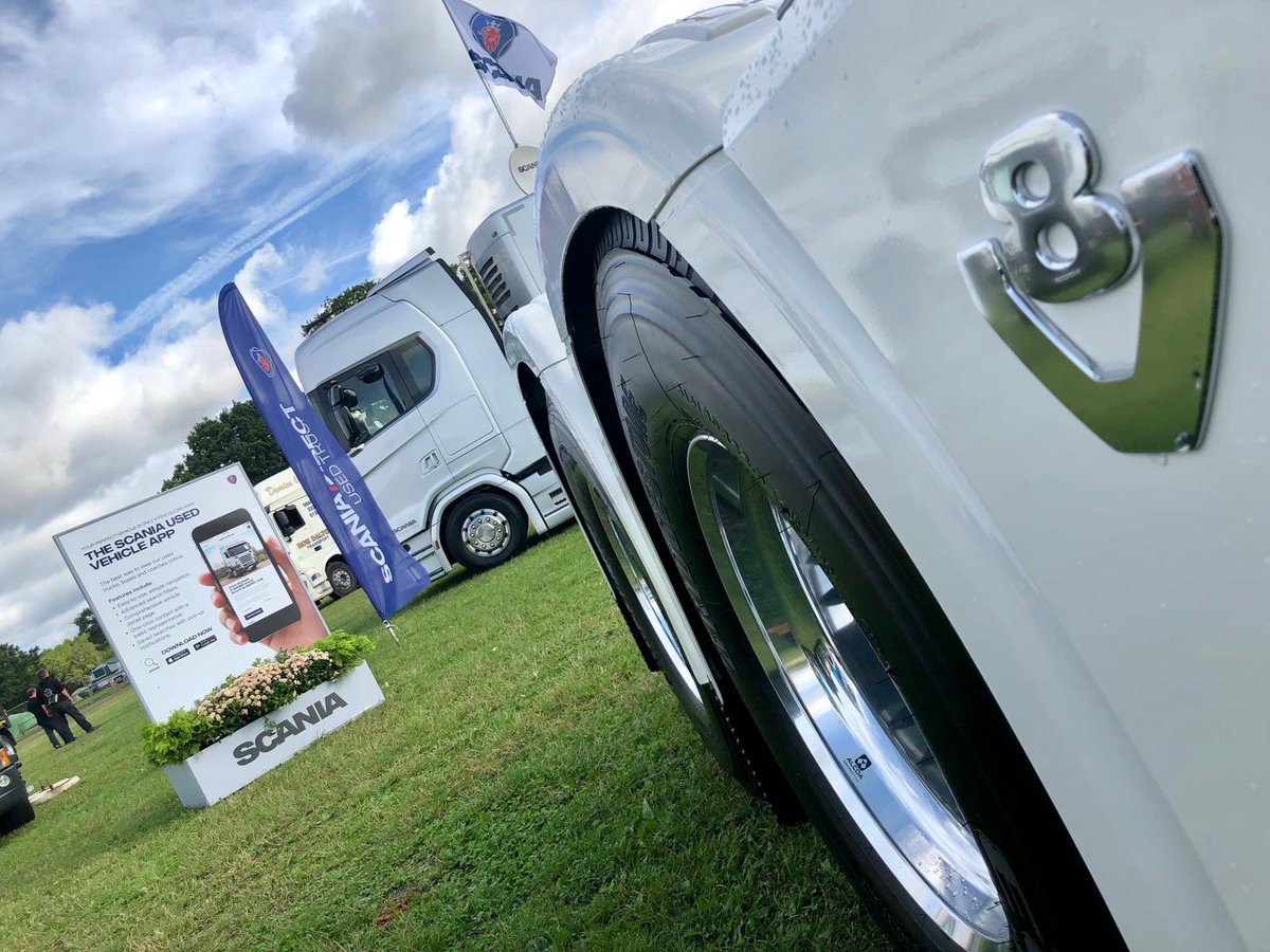 ScaniaUK's tweet photo. We’re at @Truckfest_Live South East this weekend, come by and see us and some of these stunning trucks 👌 #scaniagb #scaniatruck #scaniatrucks #scaniav8 https://t.co/OkkabuUsoQ