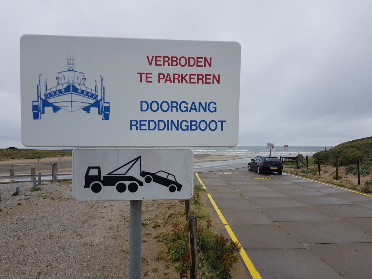 Ook buiten de stranddagen willen wij er graag langs kunnen in geval van een calamiteit op de Noordzee.
@PolitieKatwijk reeds in kennis gesteld. 

#stremming #reddingboot #SAR