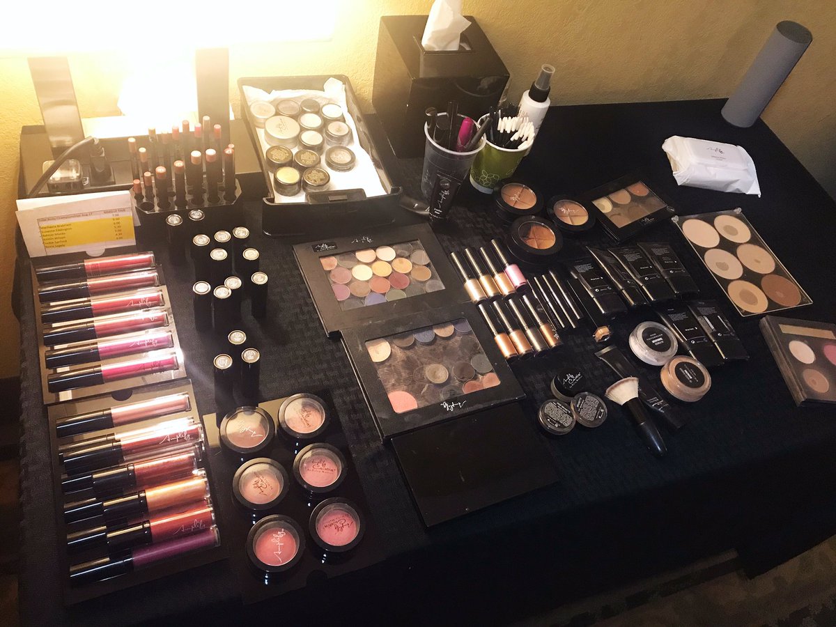 Haley_Moffitt's tweet photo. It’s 3:30am and I am ready for my NPC Total Body Championship clients! #NPC #npcms https://t.co/08gbvdfwL6