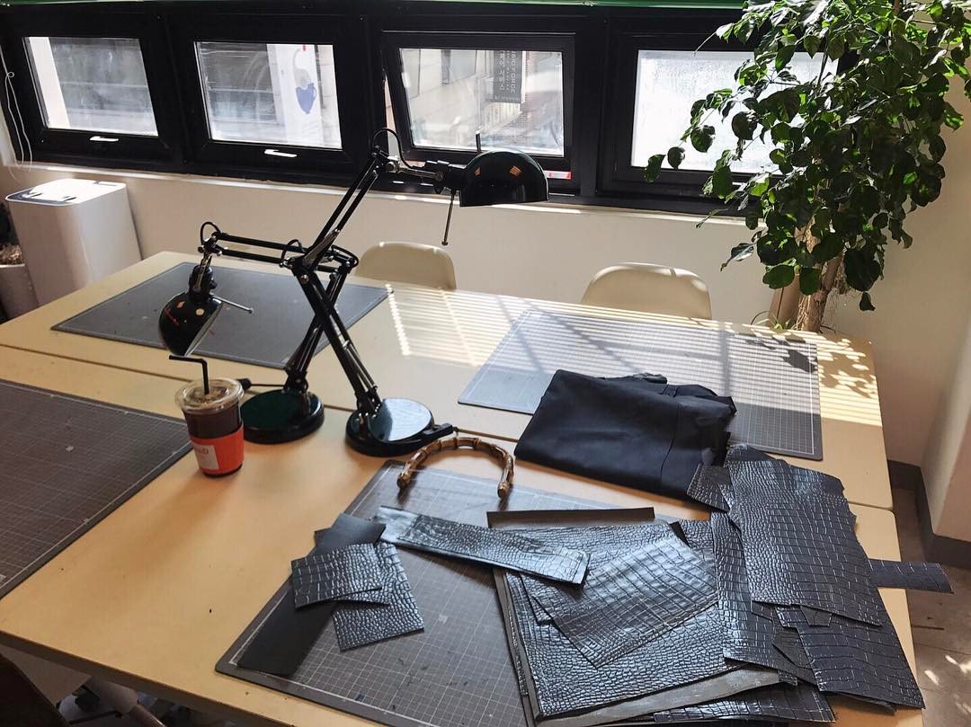 530natty's tweet photo. #alchemistJK ⊹ Proudly present the very first hand-craft work truly made by a person who does anything for fun, but creating it with love. https://t.co/GqLesK2g50