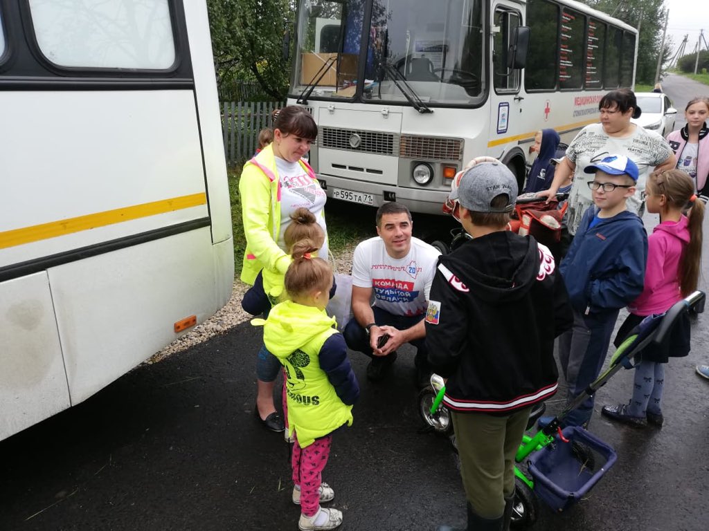 В п. Березовский Киреевского района сегодня стоматологическую помощь взрослым и детям оказывают врачи ТОСП на двух передвижных стоматологических комплексах!!! Выезд организован по просьбе активных жителей! #ТОСП #команда71 #Киреевск #тольковместе