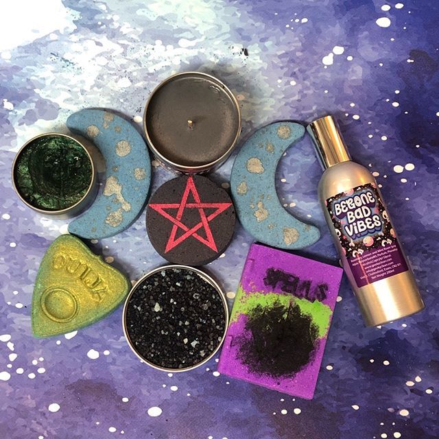 GeekyClean's tweet photo. Not sure what to pick from our #bathwitch collection?
Why not try it all! Grab the whole collection from our website!
/
/
/
/
/
/
/ /
/
#bathbomb #bath #vegan #crueltyfree #nottestedonanimals #bathbombaddict #geekyclean #bathtime #bubblebath #bubbles #baโฆ https://t.co/ClWG2B1hgA https://t.co/xWVJzy4Czg
