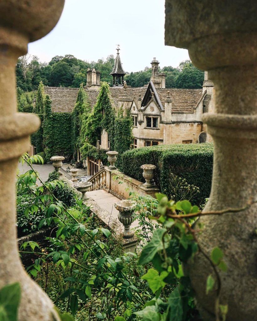 Exclusive_Hotel's tweet image. Views overlooking The Manor House from the Italian gardens on the grounds, have you been to explore yet? [ @theseptemberchronicles] via Instagram #TheManorHouse #TheManorHouseCastleCombe