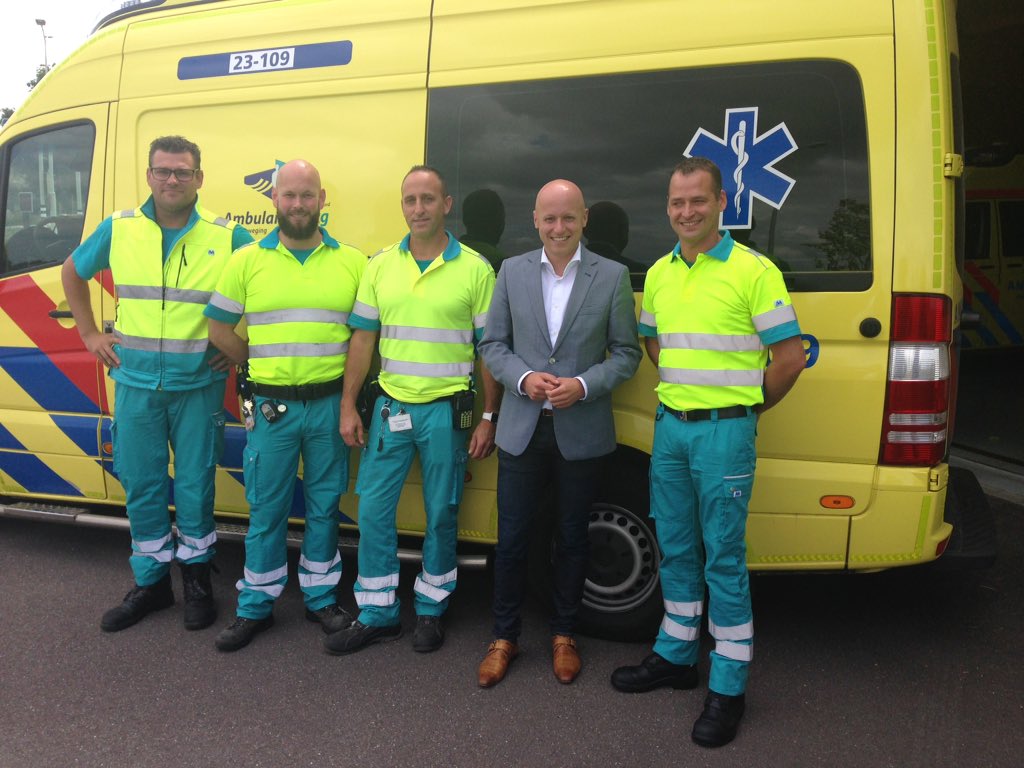 Gister samen met #D66 Gennep en ons Limburgse Tweede Kamerlid <a href="/RensRaemakers/">Rens Raemakers</a> bezoek gebracht aan de Ambulancepost Noord-Limburg in Weert. Zeer interessante bijeenkomst met het oog op wijzigingen in de wet en de toekomst van het ambulancepersoneel.