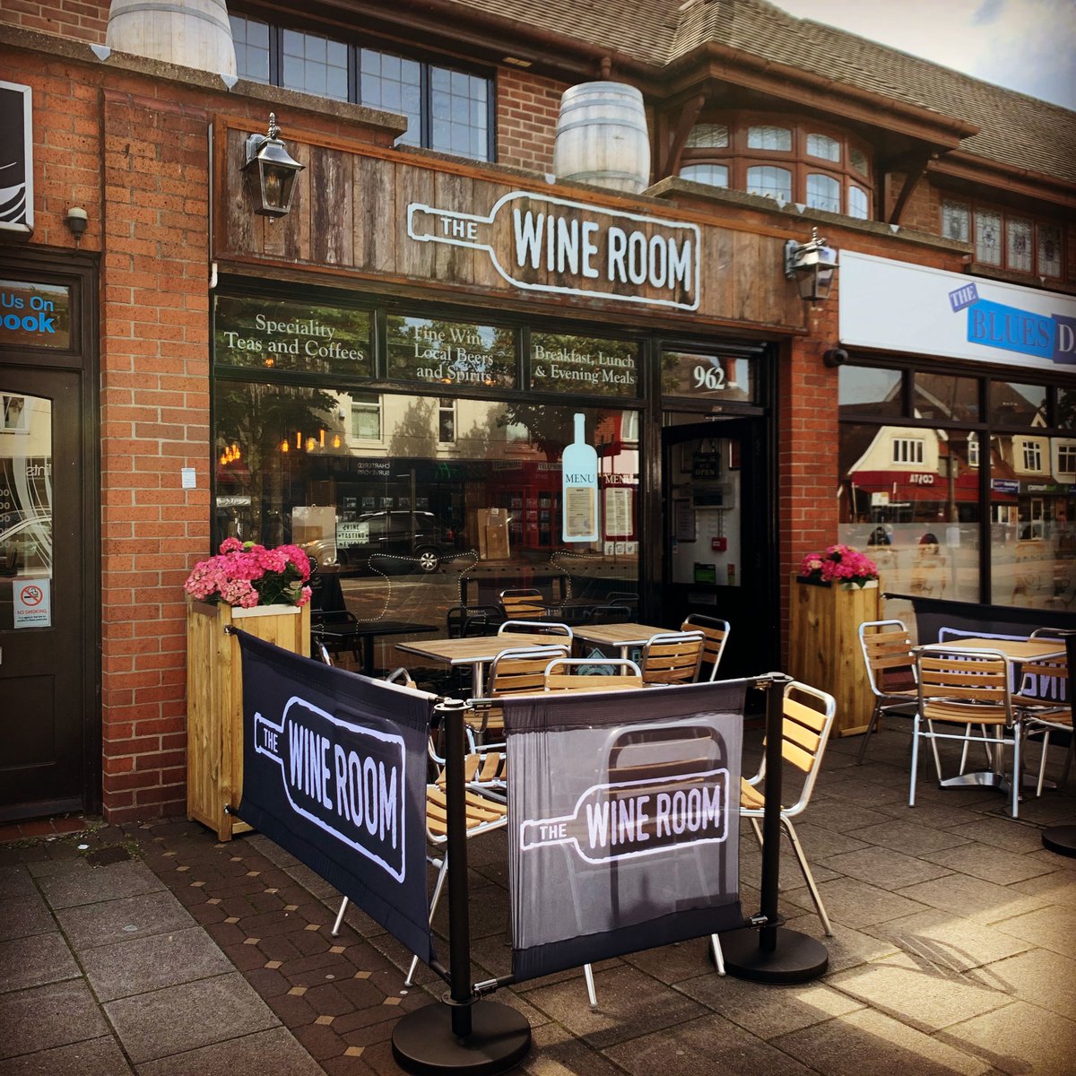 The_Wine_Room's tweet photo. Suns out today! So come and join us for lunch. Flatbreads, cheese and charcuterie, salad bowls and a glass of something lovely. That’s what Saturdays are for. #wine #winetasting #lunch #cookedfresh #nomicrowave #smokedoancettamushroomandcheese #coffee #mapperley #nottingham https://t.co/15S51oWaUX