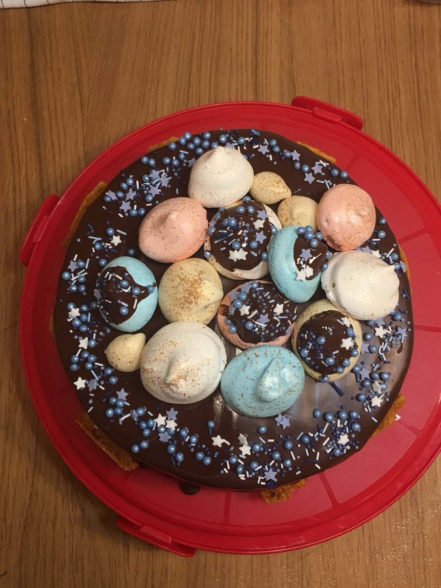 AMuath's tweet photo. Nutella Chocolate Cake 🍭🍬🍰 #nutella #nutellacake #cake #butercream #chocolate #birthdaycake https://t.co/R77oKib6A2