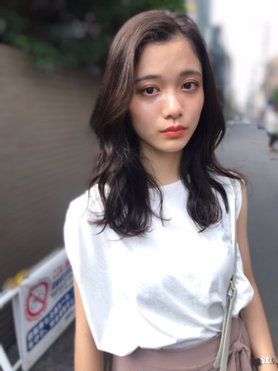 上田彩瑛 今日は美容院に行って 上京してきてからずっとお世話になっている美容師のお兄さんにたくさん手直ししてもらいました 眉頭復活 Sima