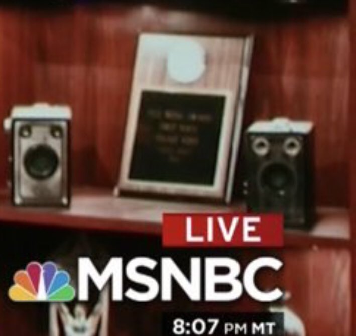 13/ Summer Weekend UpdateDateline: The Hamptons 10:07 PM ETAn  @MSNBC guest stops by the library nook, but she doesn’t get a nice flag — just a fake window, a few Brownie cameras, and weird red books without titles perfectly sized for cubby holes in the bookshelf. 