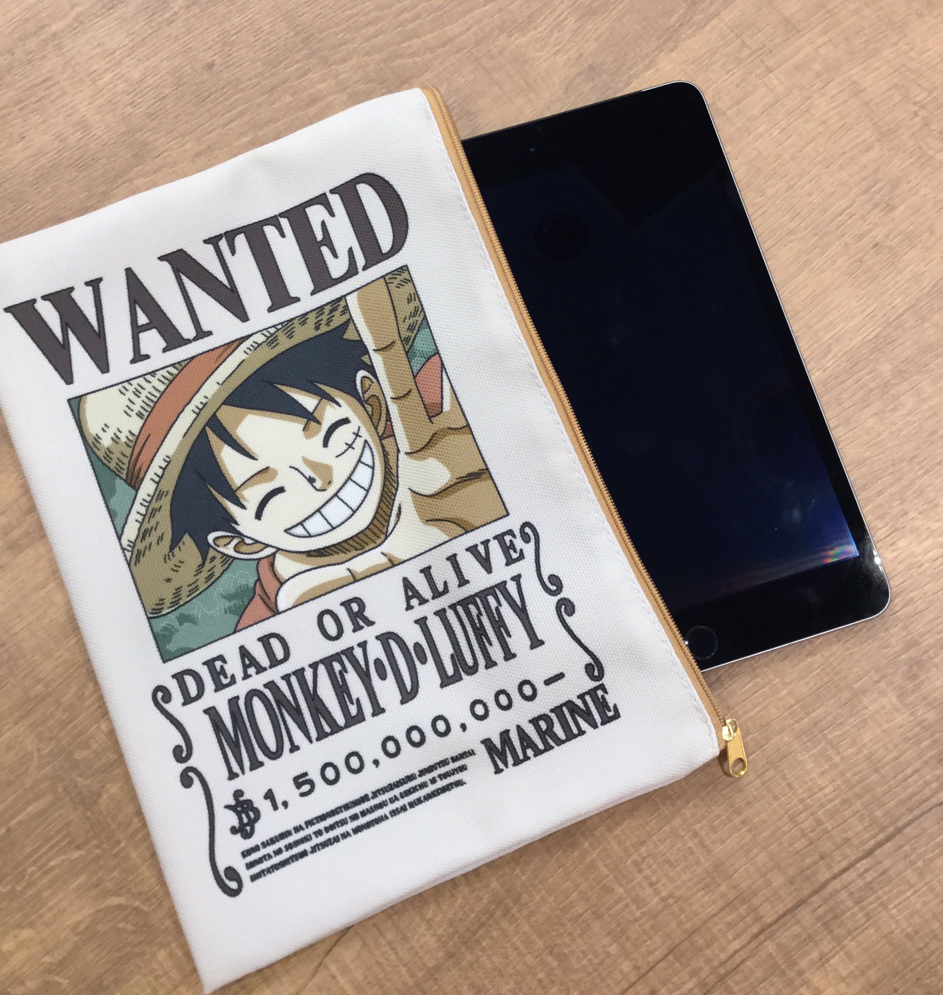 ট ইট র One Piece麦わらストア渋谷本店 新商品 手配書ポーチ ルフィ ゾロ ナミ サンジ チョッパー ロー エース 各1 000円 税 麦わらストア Onepiece