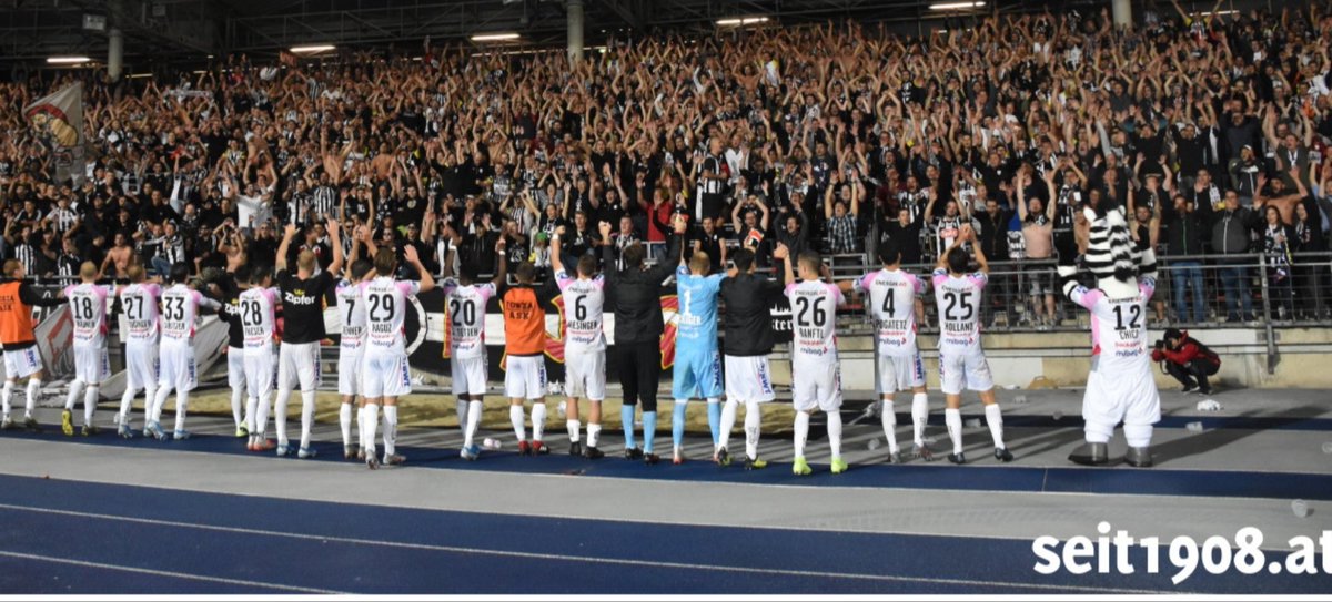 Seit1908_at's tweet photo. Noch einmal #Gänsehaut erleben...
#LASK #seit1908 #gemeinsamsindwirlask #meinlaskmoment #askfcb #laskfcb #fans #stimmung #stadion #wir @LASK_Official #landstrassler #ChampionsLeague
https://t.co/leqQwks7Ff https://t.co/vY3qt5pFyo
