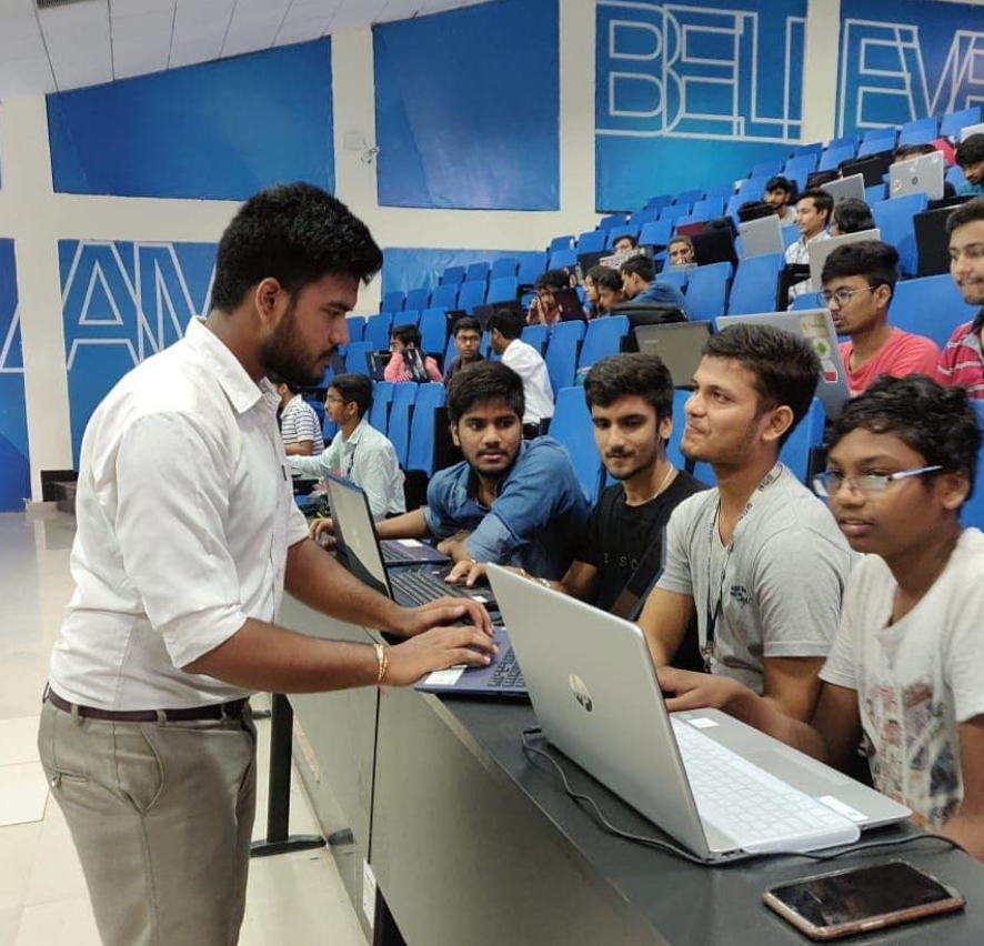 satyampundi's tweet photo. A loviely weekend at LPU with Facebook developer circle #BuildDay #CommunityChallange #fbdevchd #BuilddayCHD #BuildDayatjalandhar https://t.co/MKSoYoaVbO
