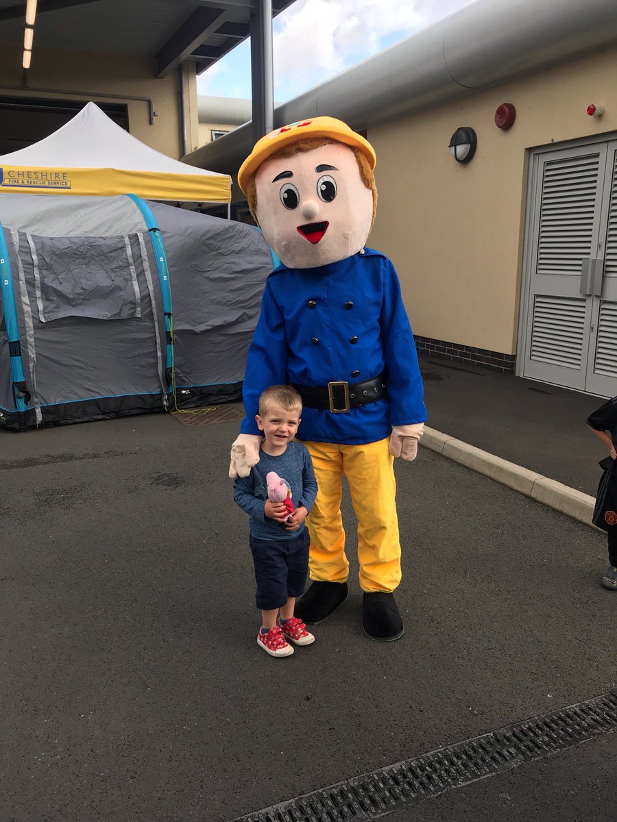 PenkethFS's tweet photo. Come down to our open day until 4pm today, a smoke tent will run will every hour and the RTC demonstrations will take place at 12.30 and 14.30 🚒 https://t.co/dIt1eFzM93