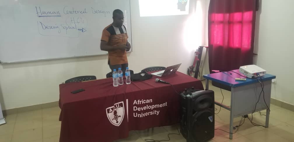 Talks227's tweet image. La Journée Internationale de la Jeunesse se tient sur 3 jours. Le premier jour a eu lieu le #227Talks, le 2ème jour est prévu une session de Design Thinking sur le Campus A.D.U. et le 3ème jour, une session Workshop en Public Speaking suivi d'un panel de haut niveau au Radisson!