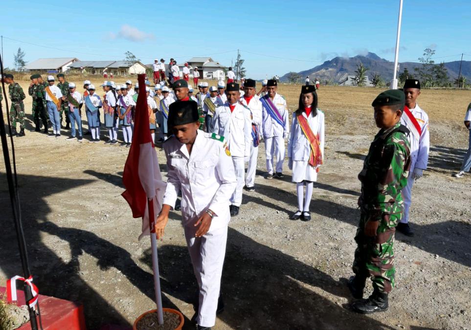 TNI Satgas Pamtas RI-RDTL Yonif Raider 408/Sbh  Hadiri Pengukuhan Paskibraka di Perbatasan duarato.desa.id/2019/08/17/tni…